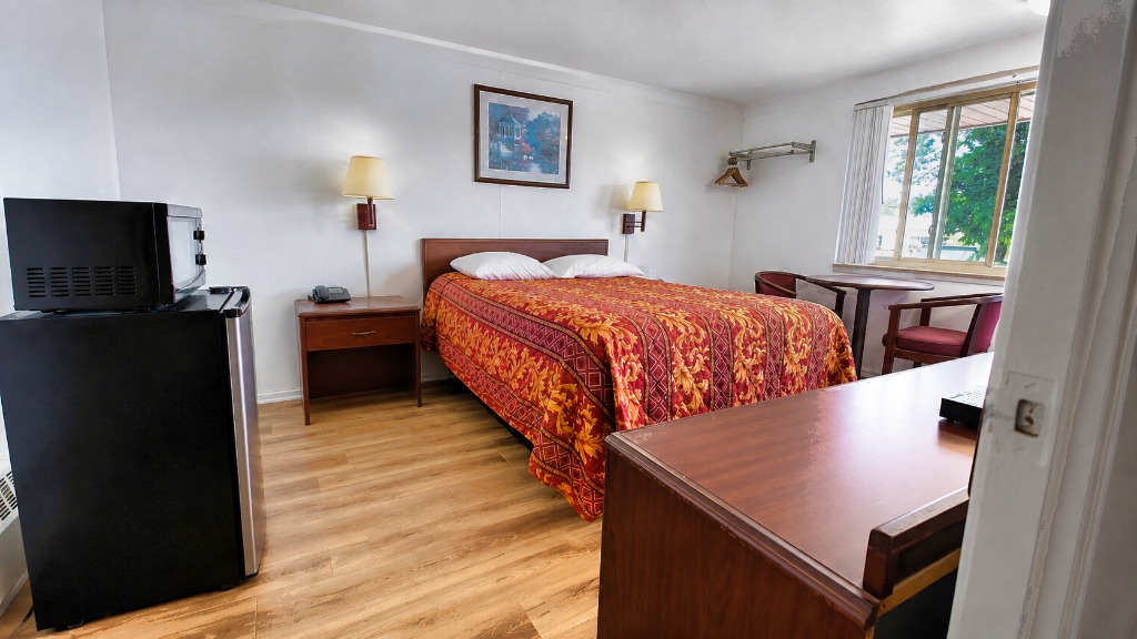 Cozy Classic Queen Room at Bay Motel with beautiful linens and modern decor